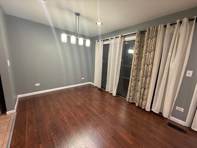 Building Photo - 5820 Wilshire Ct