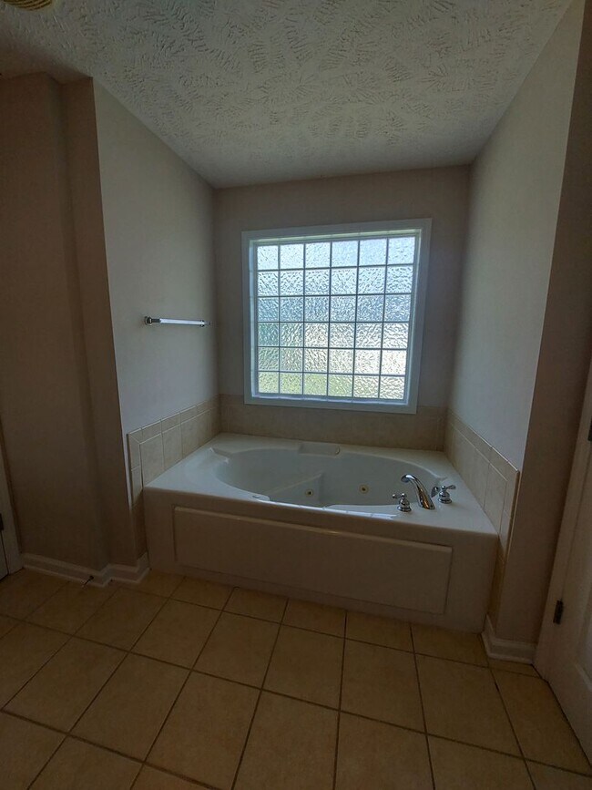 Building Photo - WOODCHASE