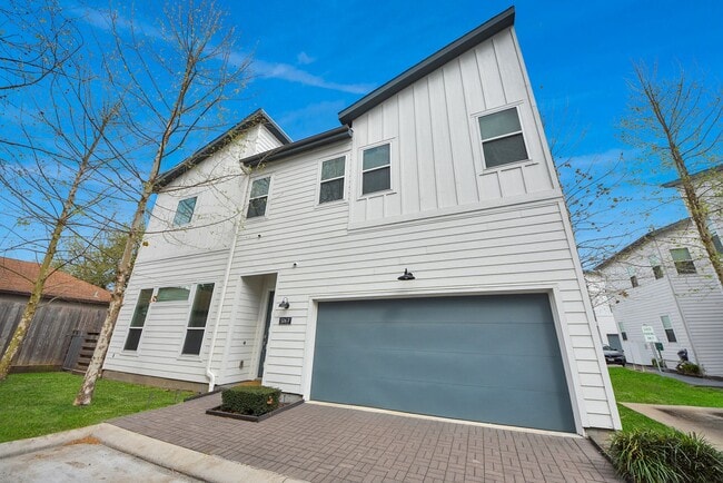 Building Photo - 506 W Donovan St