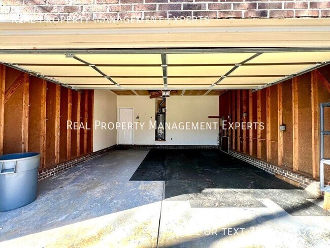 Building Photo - 109 Claremont Way