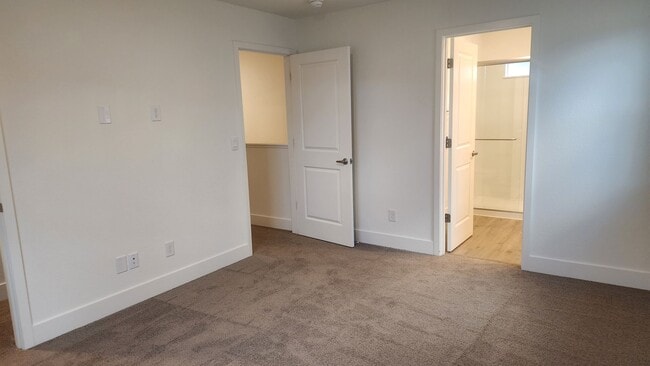 Building Photo - BRAND NEW 4 BEDROOM