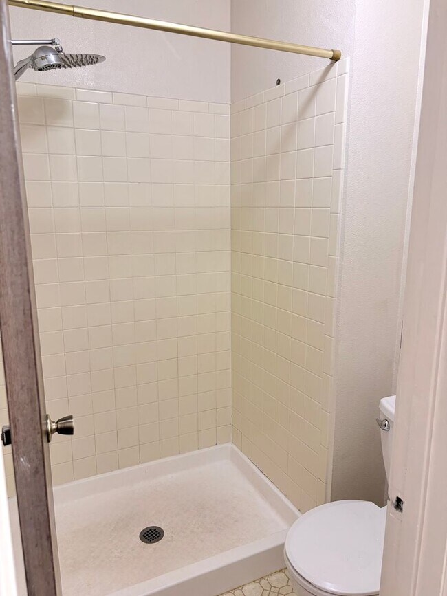 Building Photo - Two Bedroom Condo At Aspen Grove In North Boulder - Outdoor Pool & Year Round Hot Tub!