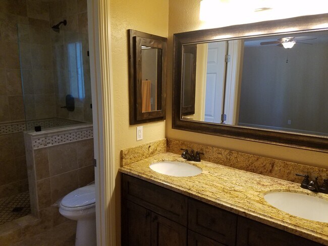 Building Photo - Gorgeous Home in a Quiet Neighborhood!