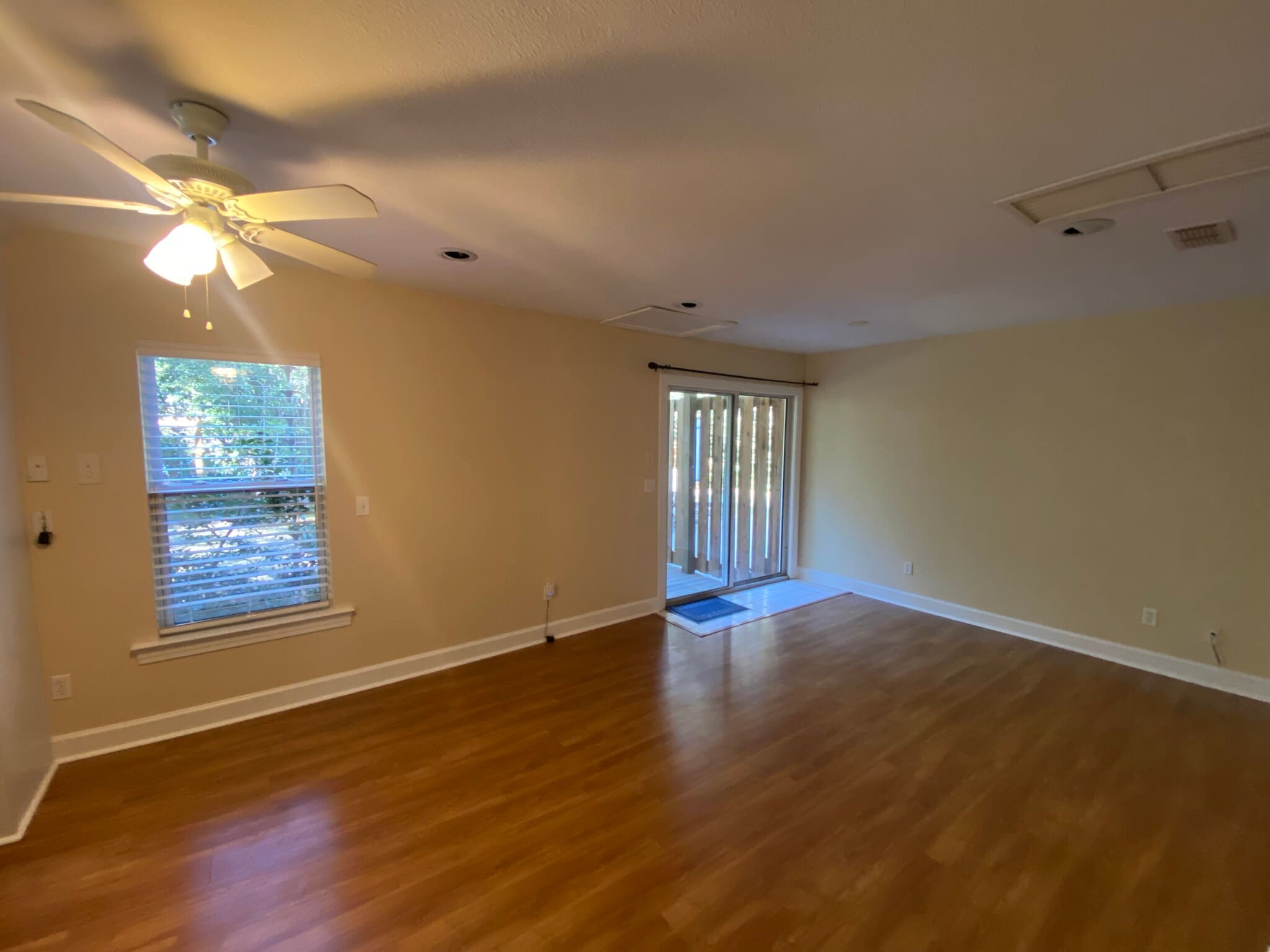 Living room - 512 Williams St