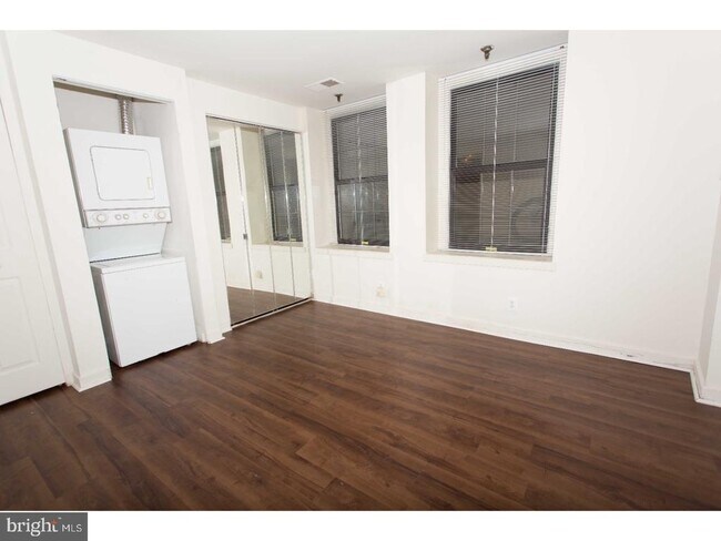 Building Photo - 130 Arch St