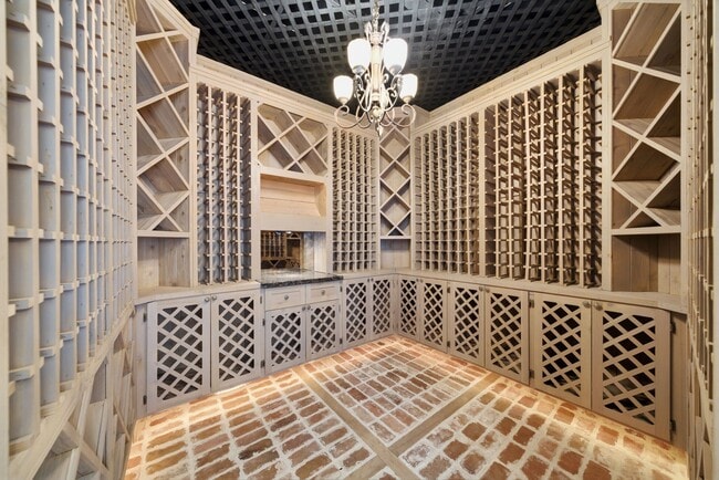 Building Photo - 5339 Tilbury Dr