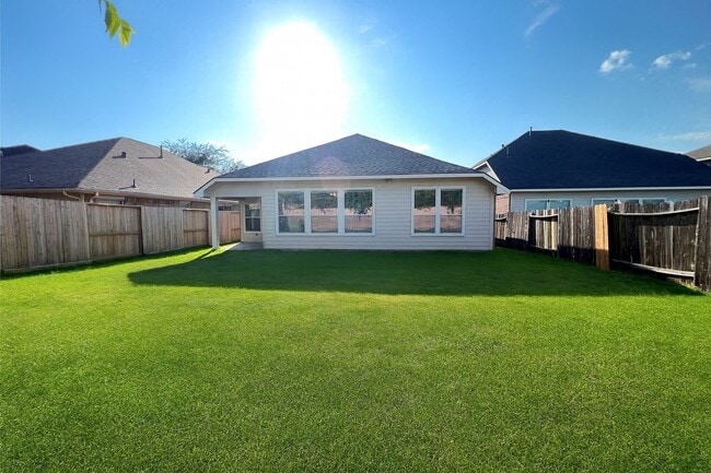 Building Photo - 23247 Dewflower Dr