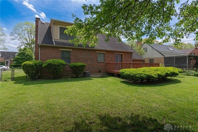 Building Photo - 521 Oakview Dr