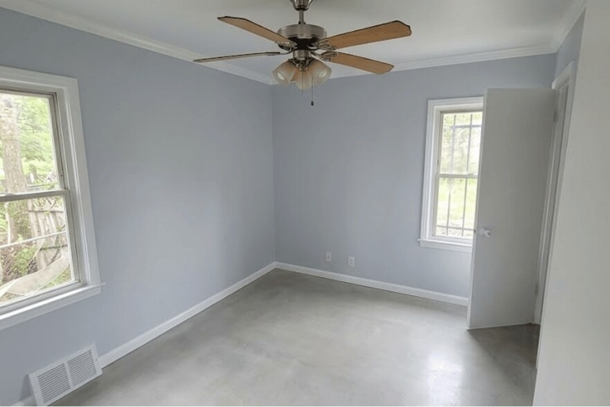 Building Photo - This beautifully updated 3-bedroom, 1-bath single-family home is ready for move-in!