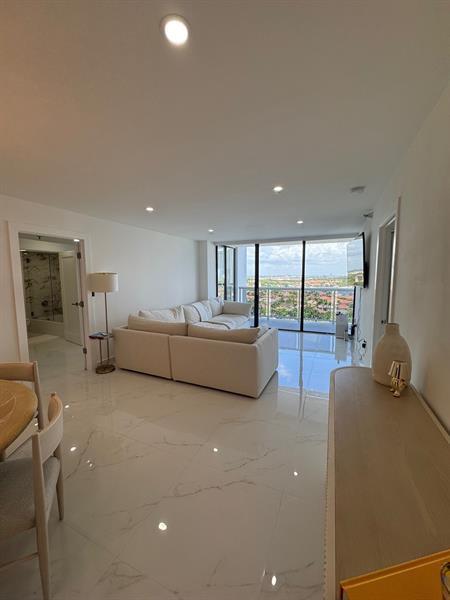 Building Photo - 20515 E Country Club Dr