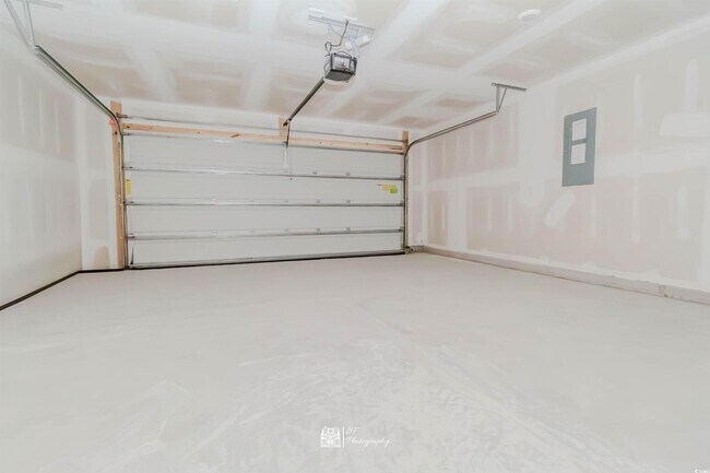 Building Photo - 302 Jeff Waters Cir