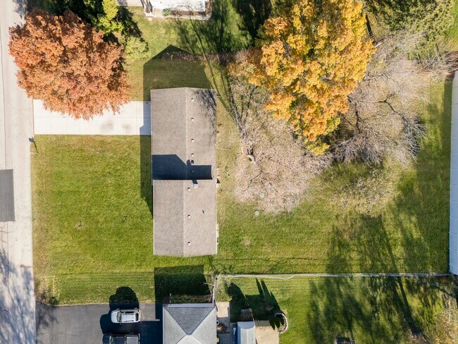 Building Photo - 2N359 Mildred Ave