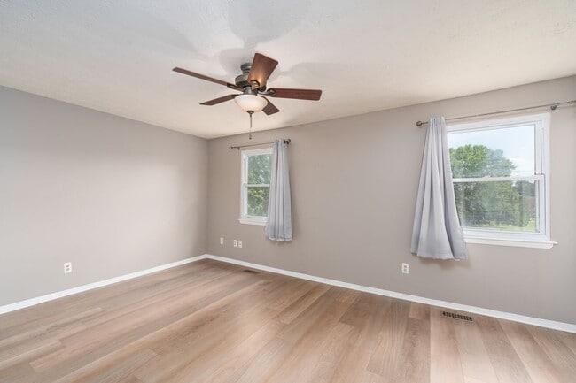 Building Photo - 27 Sylvan Park Ct