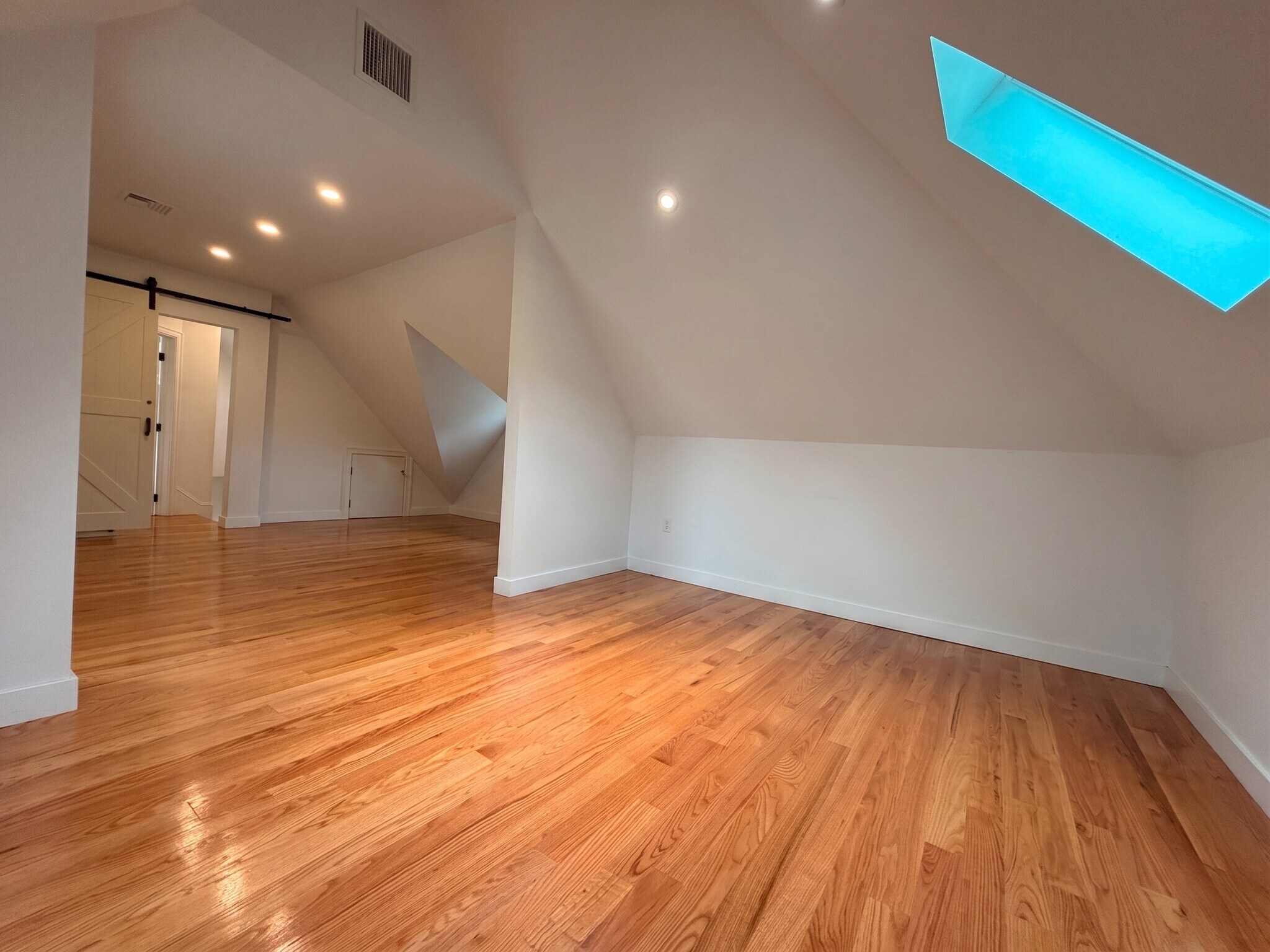 Building Photo - 82 Albertina St