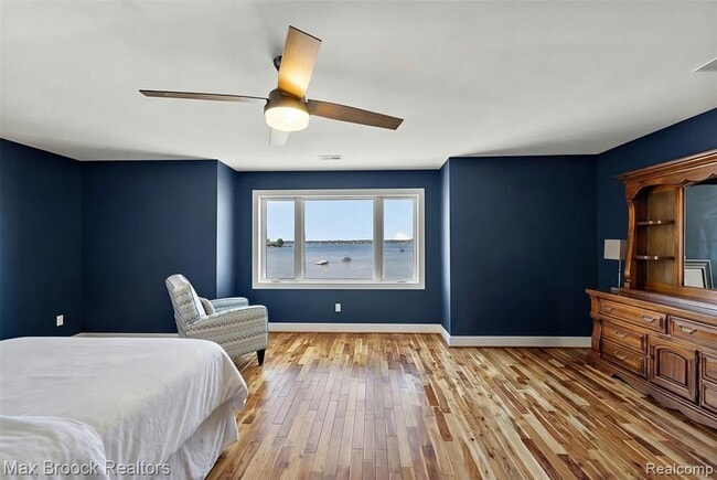 Building Photo - 2022 Willow Beach St