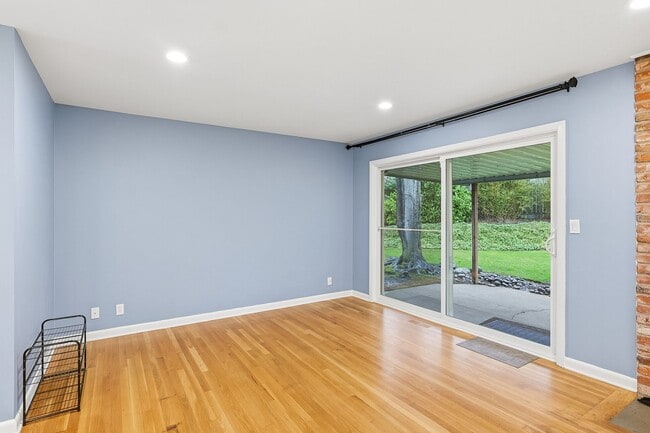 Building Photo - Charming One-Level 3 Bedroom/ 1.5 Bath Beaverton Home | Large ¼-Acre Lot