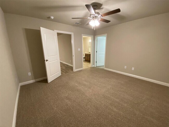 Building Photo - 800 Rolling Terrace Cir