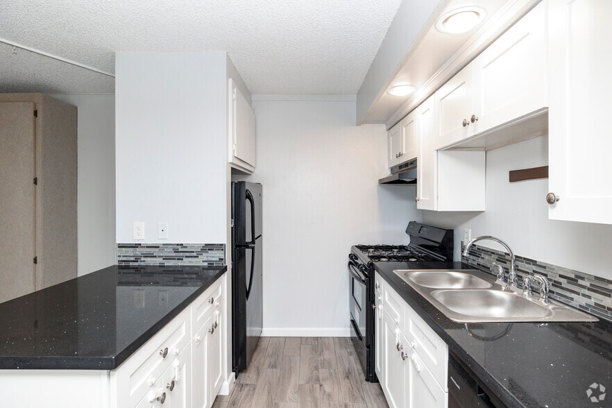 Studio - 450SF - Kitchen - The Madrid Courtyard Apartments