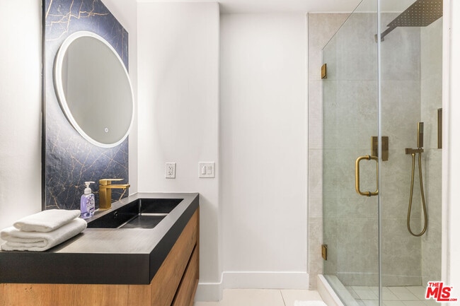 Building Photo - 8425 Hillside Ave