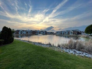 Building Photo - **2 bedroom 2 bath $1199/mo***Evansville, IN*** Pet Friendly**Vaulted Ceilings