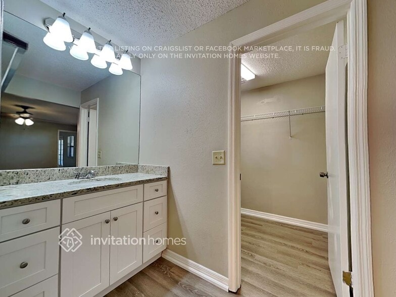 Building Photo - 2301 Beechwood Ct