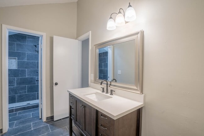 Building Photo - Gorgeous 3 Bedroom Remodel, BA Schools!