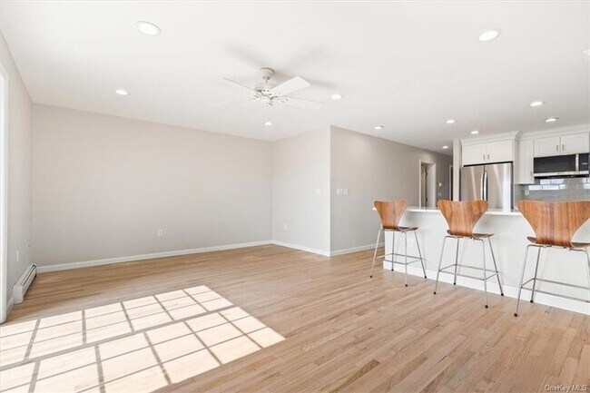 Building Photo - 131 Maple Ave