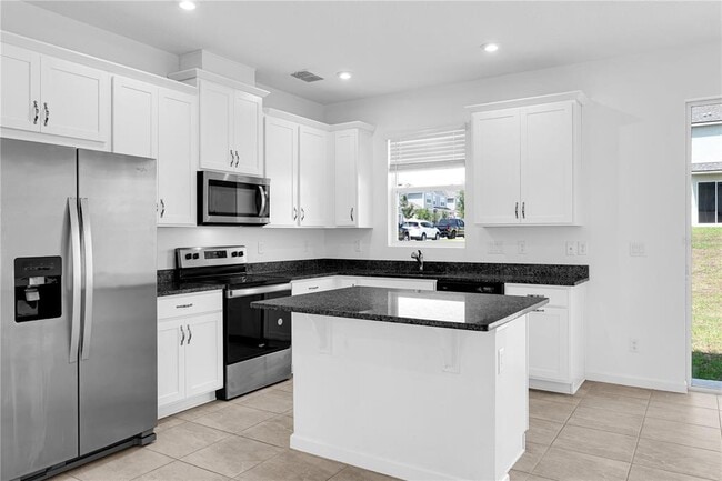 Building Photo - 1100 Lakeshore Breeze Pl