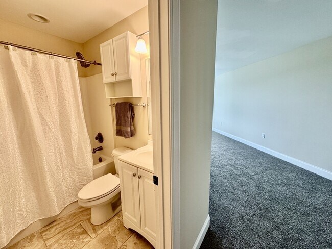 Building Photo - 2807 Talon Cir