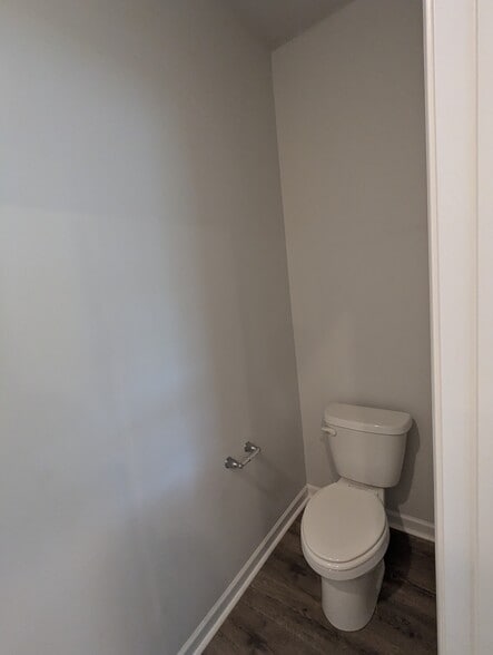 Building Photo - 645 Longtail Ln