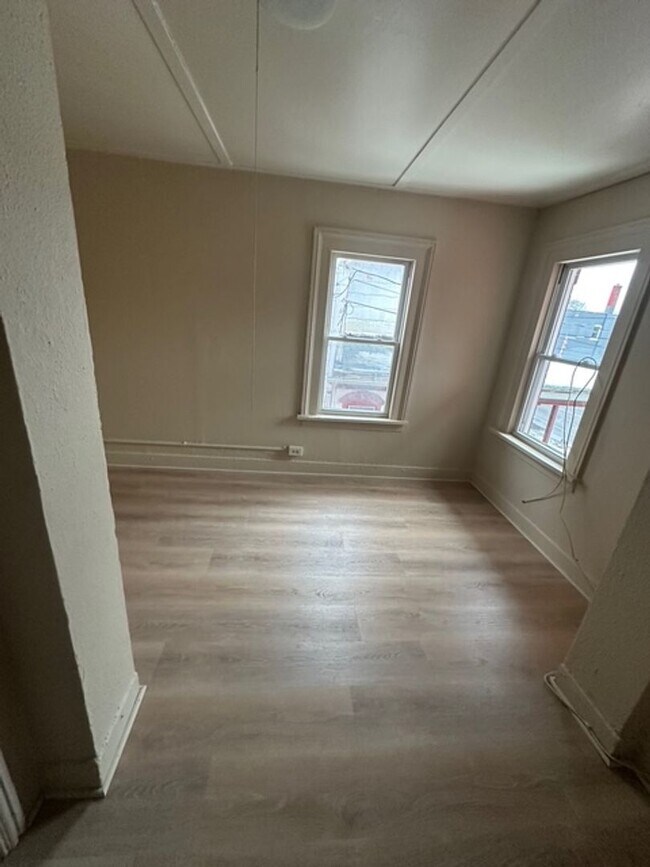 Building Photo - 621 Joseph Ave