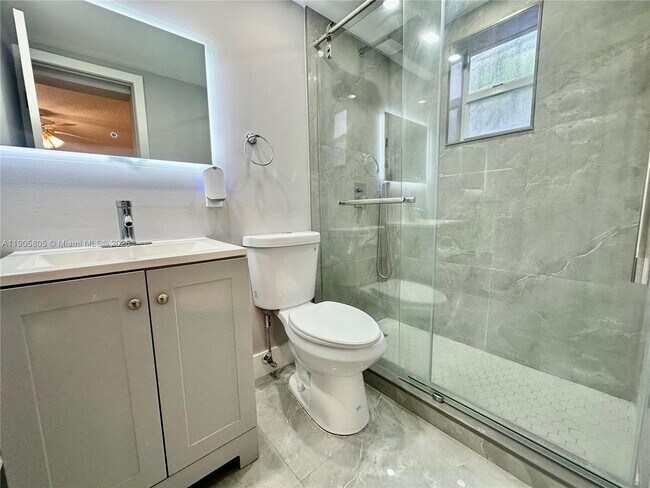 Building Photo - 1508 SW 13th Ave