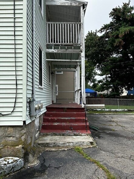 Building Photo - 27 Knoll St