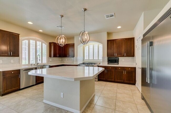 Building Photo - Bright & Spacious 5-Bedroom Home with 3-Car Garage in 89141