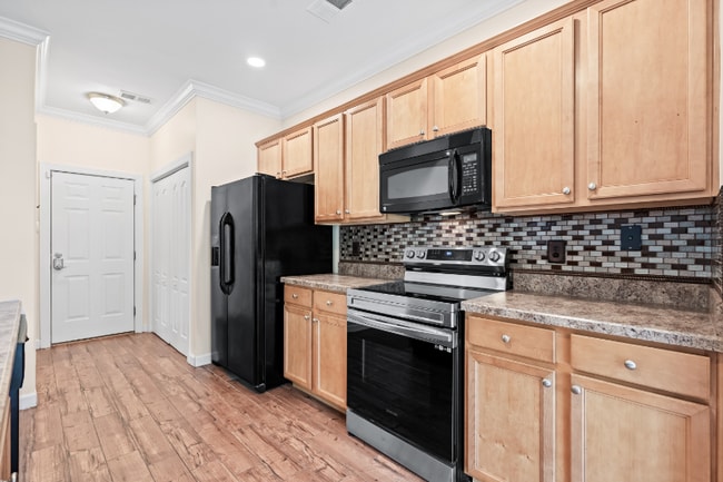 Building Photo - 1020 Fairway Ln