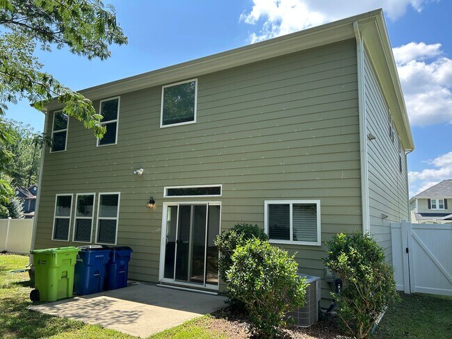 Building Photo - 3 Bedroom | 2.5 Bath Home in Raleigh - Fen...