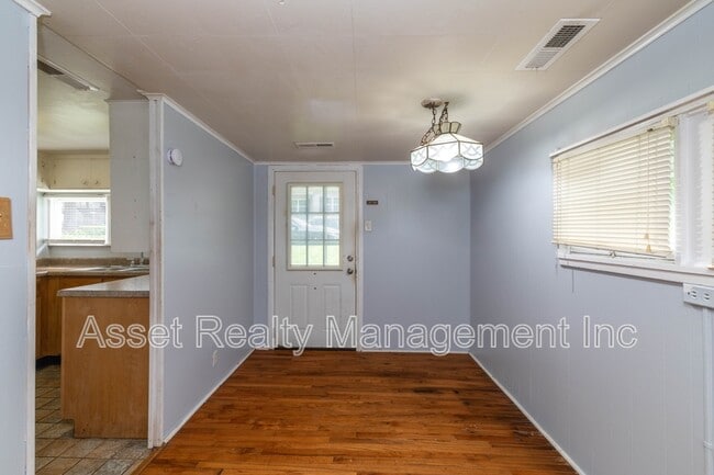 Building Photo - 126 Wellington Cir