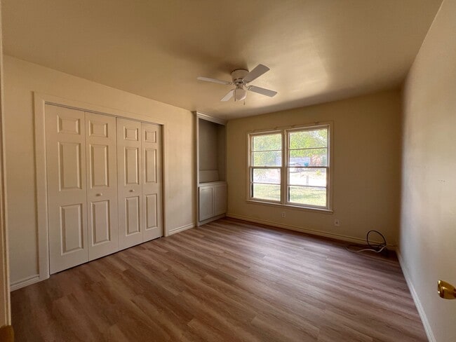 Building Photo - 509 Davis Dr