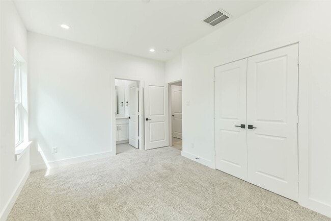 Building Photo - 5703 Balbo St