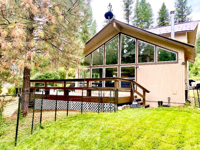 Building Photo - 30 Tamarack Ct