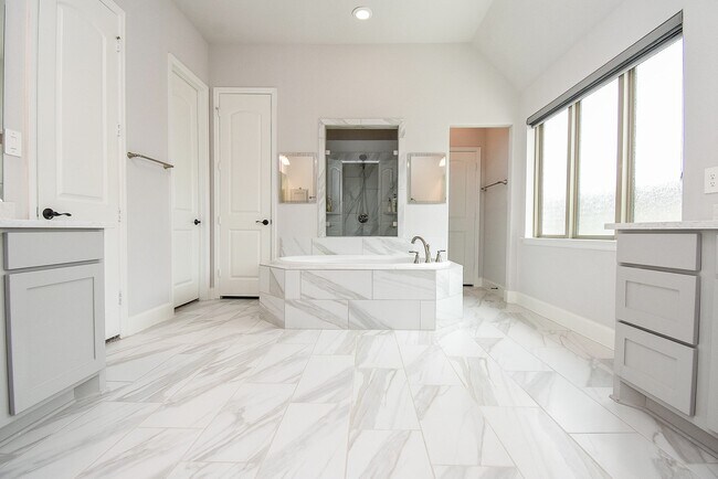 Building Photo - 28903 Creekside Bend Dr