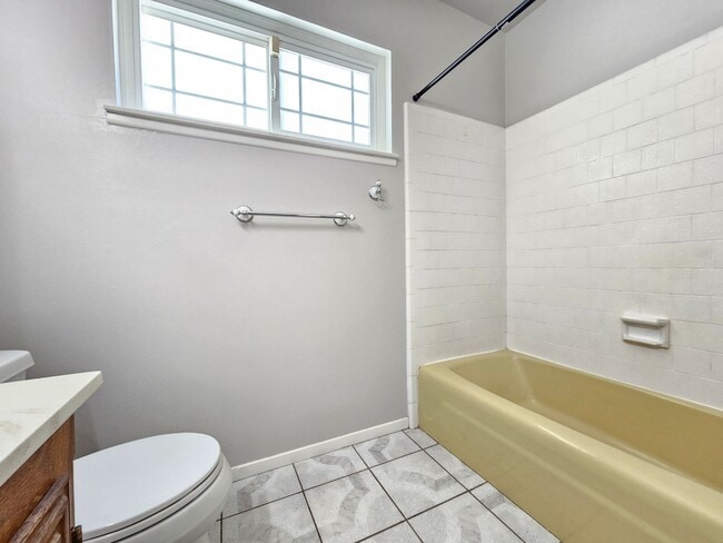 Building Photo - Beautiful interior and Convenient feature!...