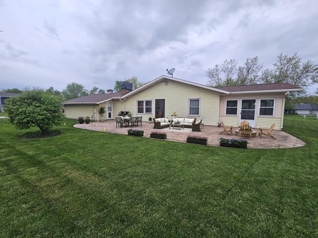 Building Photo - 2907 Greenbriar Dr