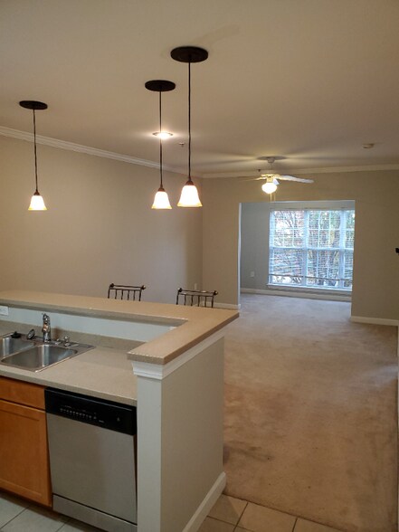 Building Photo - 2807 Bloomfield Ln