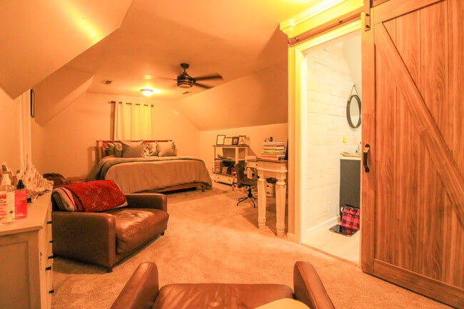 Building Photo - 511 Riverview Ct