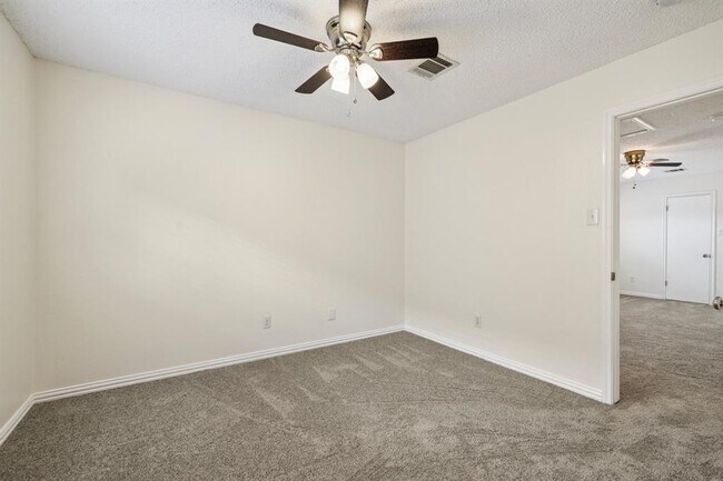 Building Photo - 2703 Vinson Ct