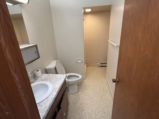 Building Photo - 2-Bed, 2-Bath Condo in Brown Deer