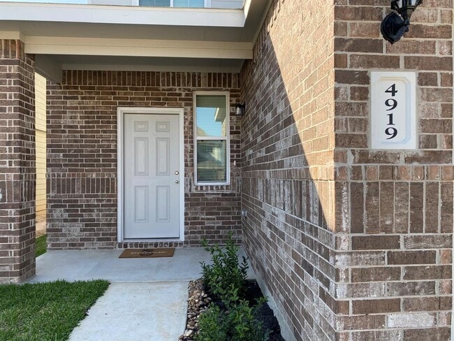 Building Photo - 4919 Blue Jacaranda Wy