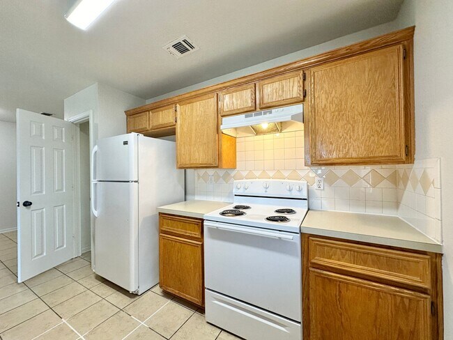 Building Photo - 2608 Seabiscuit Dr