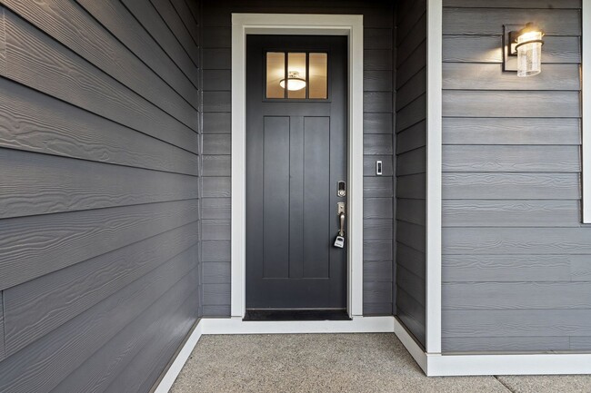 Building Photo - Newer 4-Bedroom Home in Bremerton